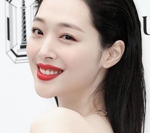 Vì sao phụ nữ thay đổi vận khi phun môi đỏ đất? 3 a92fce2ef6c509360f7bcaff44cbdd12 e1760781680342