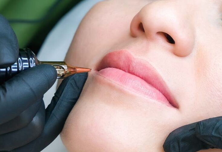 Phun môi có cần test dị ứng trước không – và test thế nào? 2 beauty and lips tattoo in singapore e1760770698904