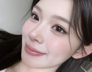 Mắt phun mí cong nhẹ có phải tướng người hòa đồng, thân thiện?