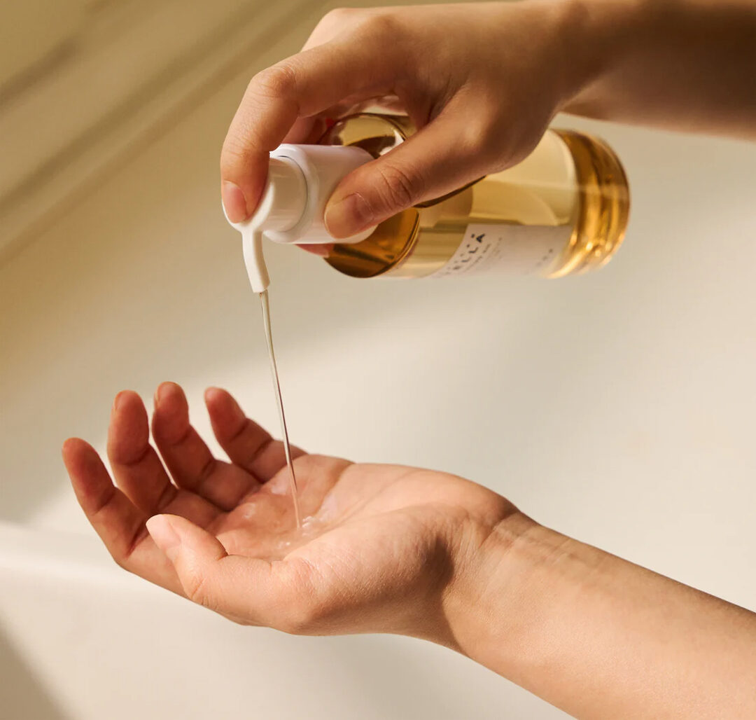 Phun mí nên đi cùng phun môi hay nối mi để đẹp nhất? 8 dau tay trang chiet xuat rau ma skin1004 lam sach sau da 200ml 2 e1759379543605