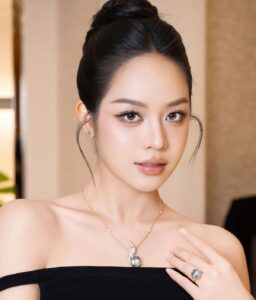 Phun môi để trông đắt tiền – bí quyết không nằm ở màu son