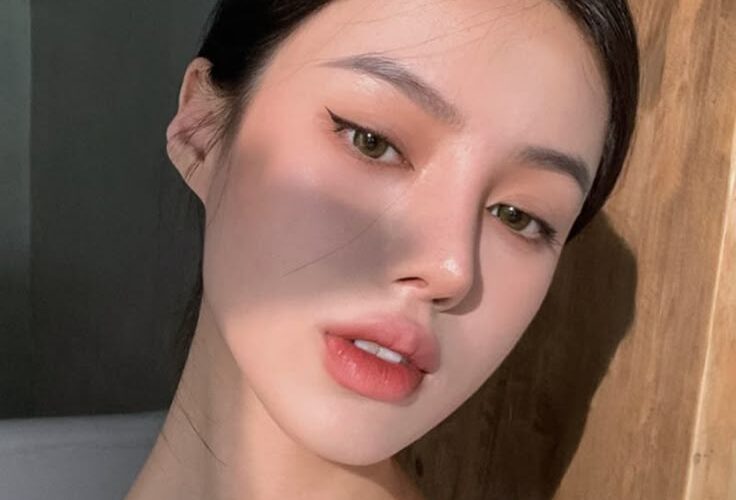 Phun mí và xu hướng “Clean Girl Aesthetic” 4 ee8e449f4612091d5533db3879404898 e1759741923646