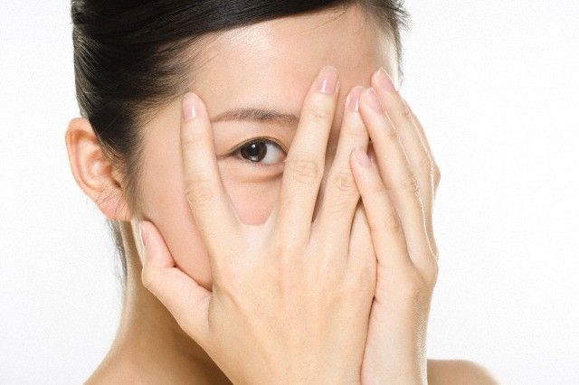 Ánh nhìn hiền sau phun mí – có thật mang lại vận khí tốt hơn? 1 Ánh nhìn hiền sau phun mí – có thật mang lại vận khí tốt hơn?