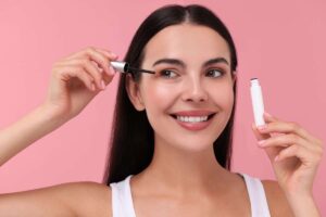 Có thể dùng serum dưỡng mi sau phun mí không?