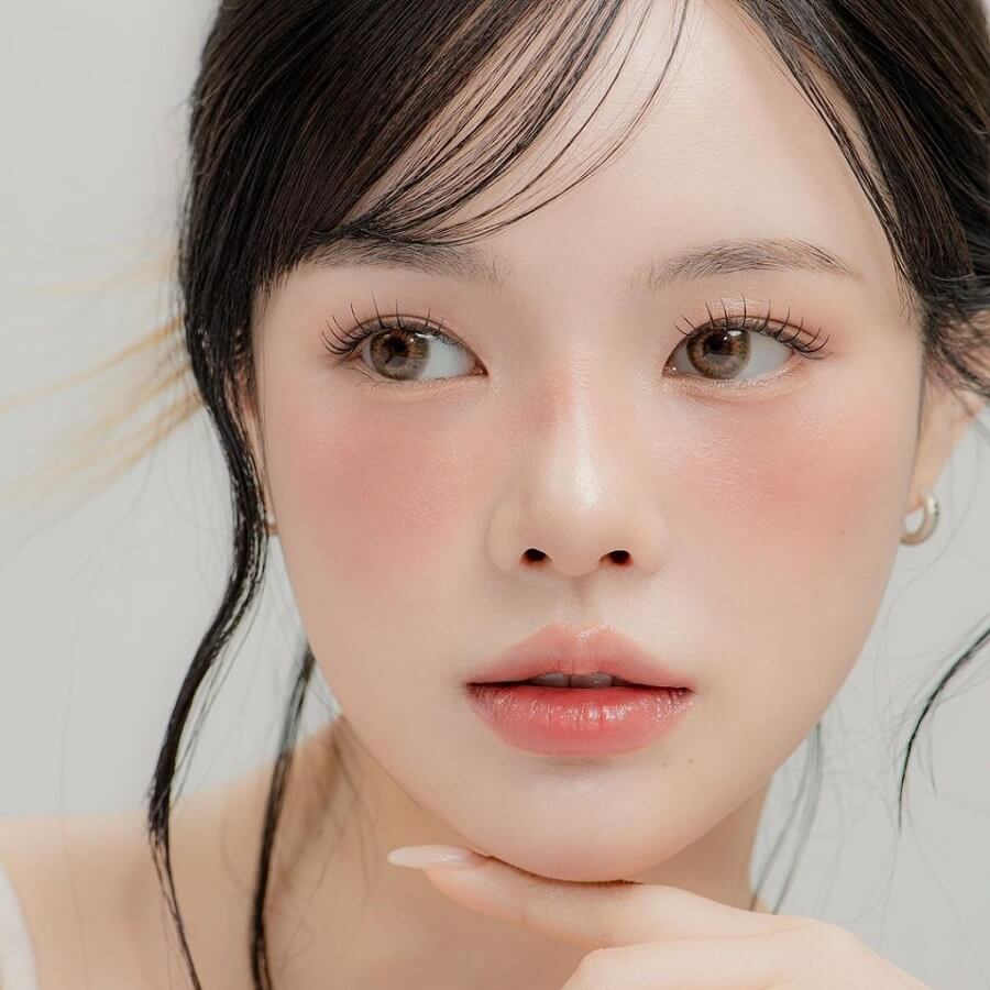 Phun má hồng bao nhiêu tuổi làm được? Giải đáp cho từng độ tuổi từ 18 – 50+ 1 Phun má hồng là gì và có phù hợp với mọi lứa tuổi không?