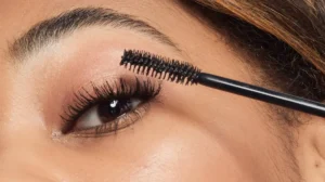 Dùng mascara sau uốn mi: có cần thiết không?