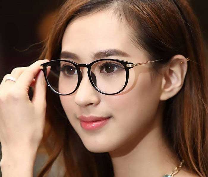 Có nên phun mí khi đang điều trị cận thị/loạn thị? 1 mat trai xoan deo kinh gi