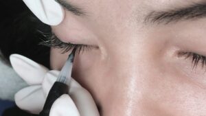 Vì sao có người sợ phun mí dù từng xăm môi?