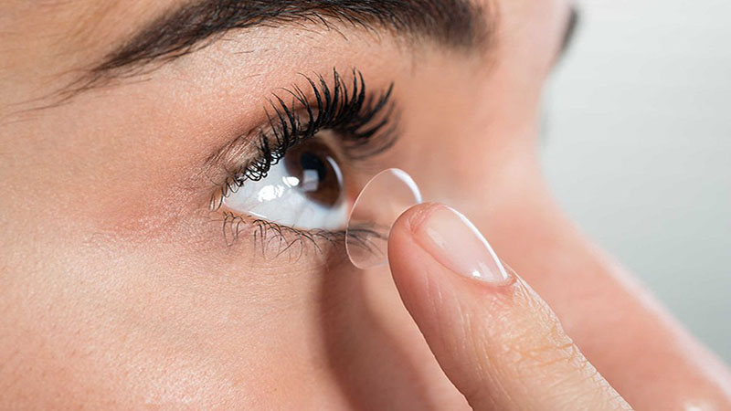 Phun mí có ảnh hưởng đến việc đeo lens không? 2 Phun mí có ảnh hưởng đến việc đeo lens không?