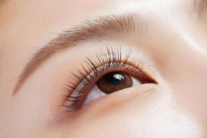 Uốn mi là gì? Khác gì so với nối mi và mascara?