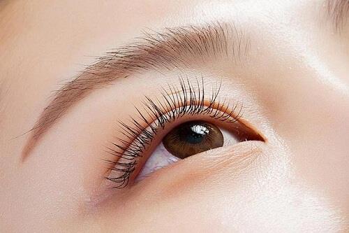 Chia sẻ “uốn mi xong ai cũng tưởng mình nối mi” 2 Uốn mi là gì? Khác gì so với nối mi và mascara?
