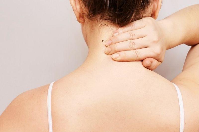 Có nên xăm nốt ruồi ở gáy? Có nên xăm nốt ruồi ở gáy?