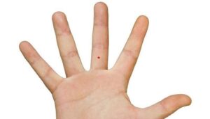 Xăm nốt ruồi son ở lòng bàn tay là gì?