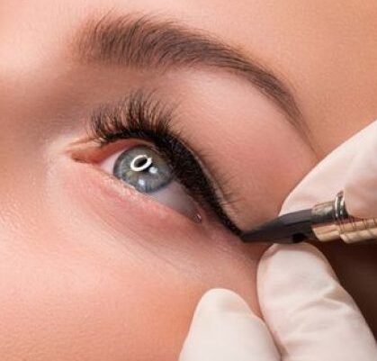 Khi mí phun bong không đều – nên dặm lại hay chờ ổn định?