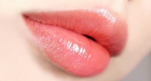 Khử thâm môi có lên màu hồng tự nhiên không?