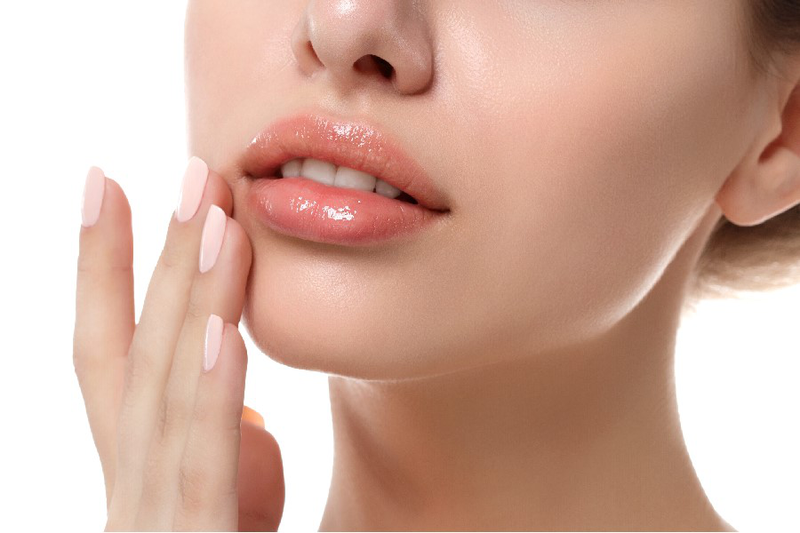 Khử thâm môi có giúp môi hồng tự nhiên mà không bóng không? 2 Khử thâm môi nam bằng tinh chất Collagen khác gì với các phương pháp cũ?