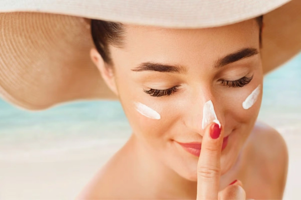 Cách bảo vệ môi sau khử khi đi nắng để không bị sạm lại 2 Cách bảo vệ môi sau khử khi đi nắng đúng cách