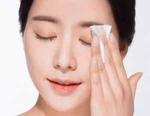 Bao lâu sau phun mí có thể dùng nước tẩy trang mắt?