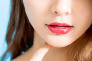 Góc nhìn nhân tướng học: môi phun đẹp có thay đổi tướng số không?