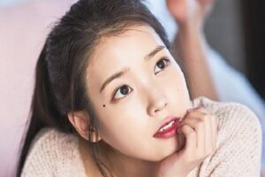 Xăm nốt ruồi ở khóe mắt có nên không?