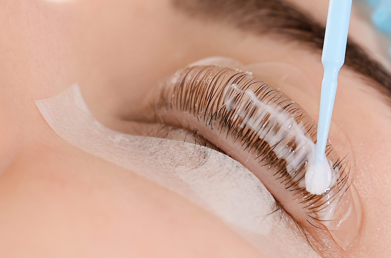 So sánh các loại thuốc uốn mi (hữu cơ, hóa học, an toàn cho mắt…)