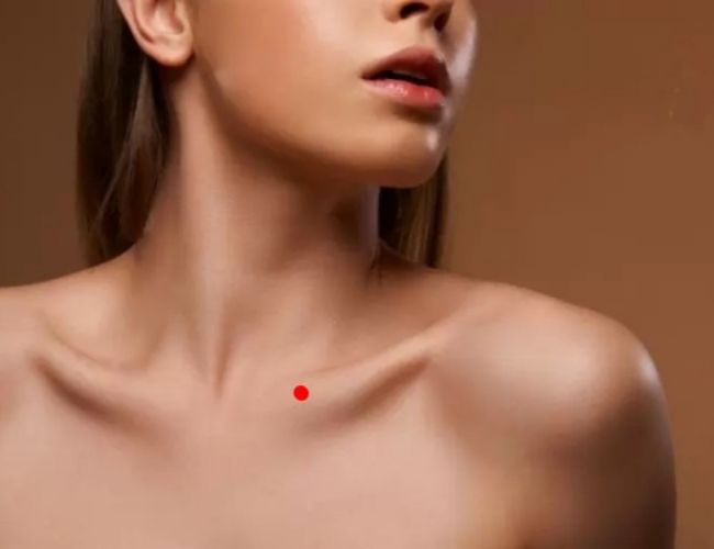 Xăm nốt ruồi son Xăm nốt ruồi son