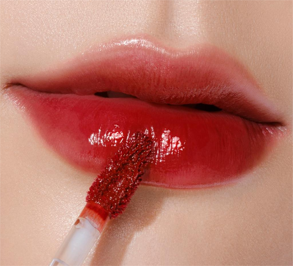 Môi phun lên màu nhạt – có thể dặm bằng son tint được không?