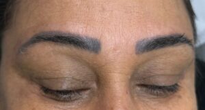 Nên xóa hay dặm chân mày? Hướng dẫn quyết định đúng năm 2026 2 Chân mày trổ xanh phải làm sao? Nguyên nhân và cách xử lý đúng chuẩn 2025