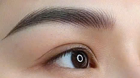 Da dầu có nên phun mày không? Giải đáp và gợi ý kỹ thuật phù hợp 3 Dieu khac chan may Hairstroke la gi 1