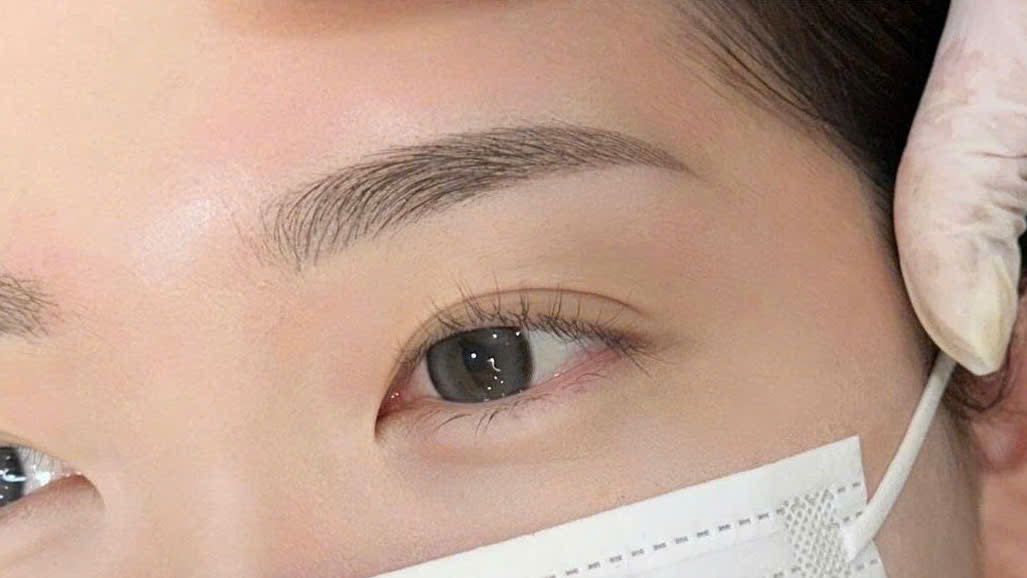 Điêu khắc chân mày tự nhiên – 5 mẫu mày đẹp hot nhất 2025 1 Dieu khac chan may tu nhien 1