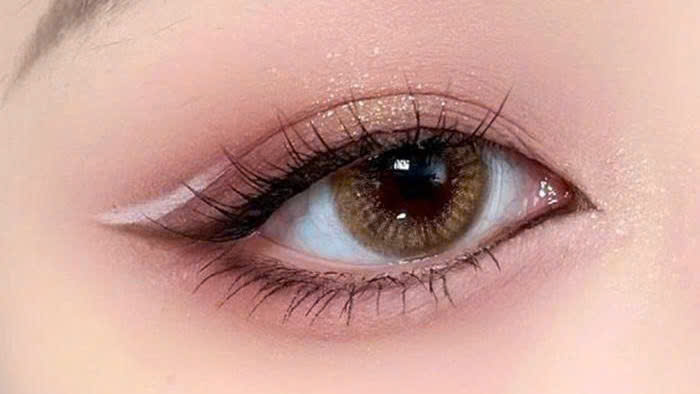 Duong vien mi duoi tinh te giup mat nho co chieu sau