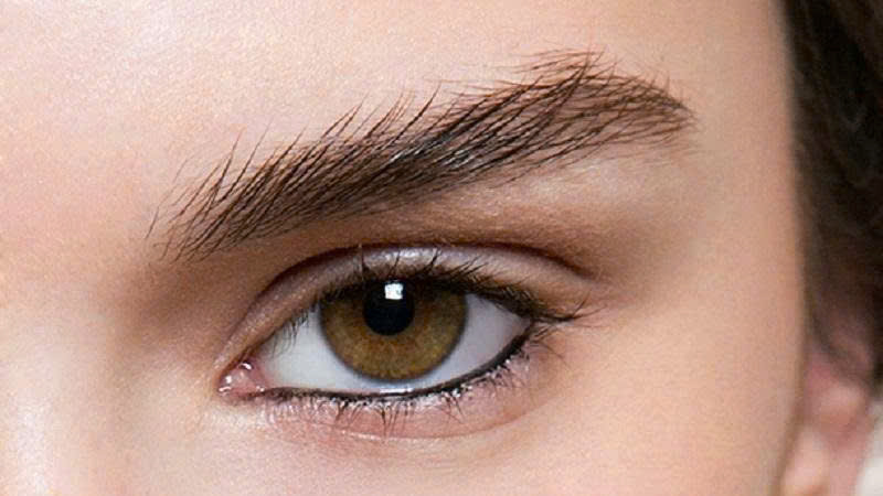 Hieu qua phun mi duoi mat tre trung long lanh khong sung