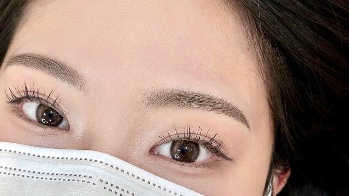 Điêu khắc chân mày tự nhiên – 5 mẫu mày đẹp hot nhất 2025 4 Xu huong dieu khac chan may tu nhien