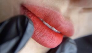 Môi bị thâm lại sau phun? đây là cách khắc phục mà bạn không nên bỏ qua