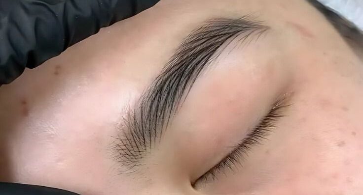 Phun mày Hairstroke là gì?