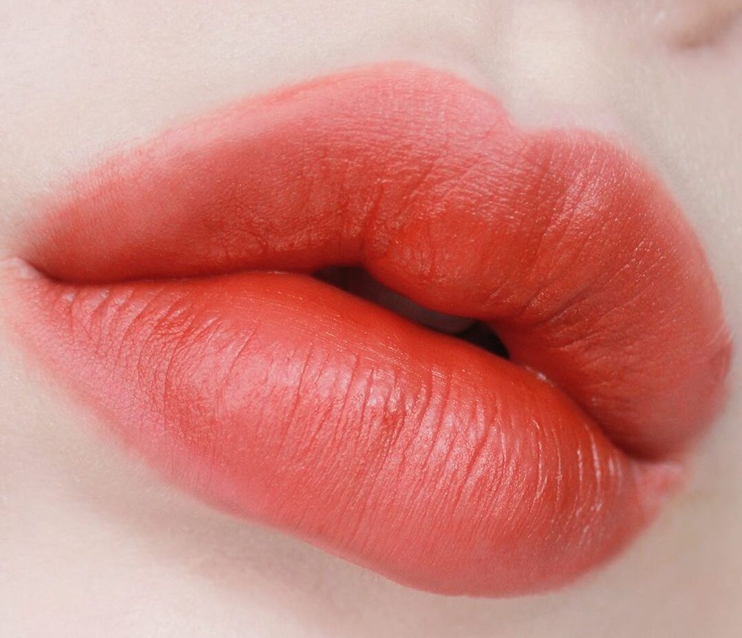 Phun xăm thẩm mỹ là gì? Lợi ích, rủi ro và sự thật ít ai nói 2 Phun môi màu cam đào: lựa chọn hoàn hảo cho nàng thích vẻ đẹp trong trẻo