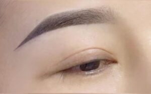 Phun mày rải hạt ombre có hợp với mọi dáng mặt không? Chuyên gia tư vấn