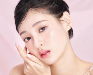 Phun môi màu hồng dâu: diện mạo ngọt ngào cho đôi môi chuẩn yêu