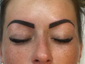 Vì sao mày phun nhìn già và cứng? Cách chọn kỹ thuật mày tự nhiên