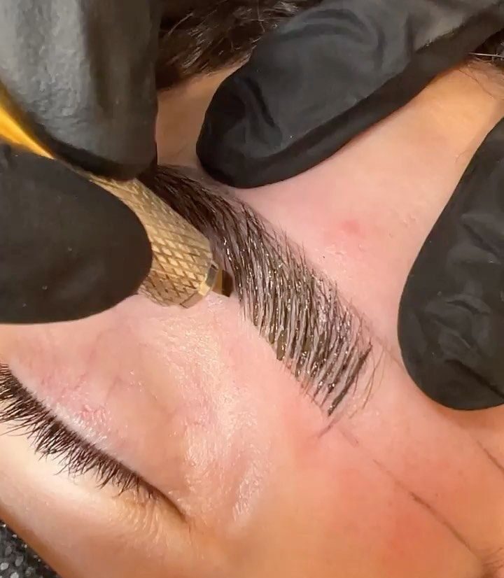 Nên phun mày hay điêu khắc nếu muốn tự nhiên?