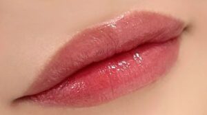 Quy trình phục hồi môi sau phun xăm: bao lâu thì môi ổn định hoàn toàn?