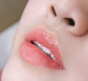 Phun môi màu hồng cam san hô là gì? Màu lên có đẹp và tự nhiên không?