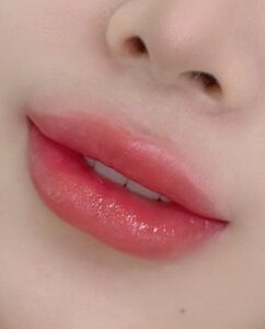 Phun môi màu hồng phấn: tone môi được Gen Z yêu thích vì quá xinh