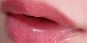 Phun môi có cần kiêng gì không?