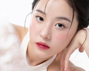 Phun môi màu hồng mận cho nàng nữ tính – Sắc môi căng mọng, mịn mướt tự nhiên