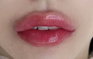 Phun môi màu hồng mận cho nàng công sở: tinh tế và dễ phối makeup