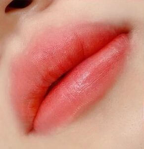 Phun môi màu hồng cam san hô có bền không? Những yếu tố ảnh hưởng độ lên màu