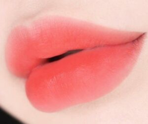 Phun môi màu cam đào: lựa chọn an toàn cho người mới phun môi lần đầu