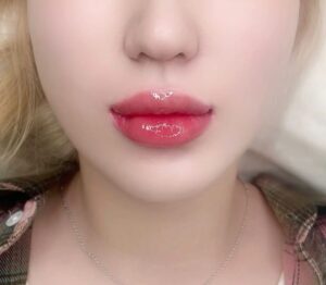 Phun môi màu đỏ cherry: tone hot được Gen Z yêu thích vì lên màu chuẩn đẹp