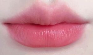 Phun môi màu hồng ổi giúp lên visual sáng bừng, hợp cả da sáng lẫn da ngăm